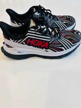 Hoka Ironman Mach 4 Men’s Running shoes in black, red, white colorway size 9.5